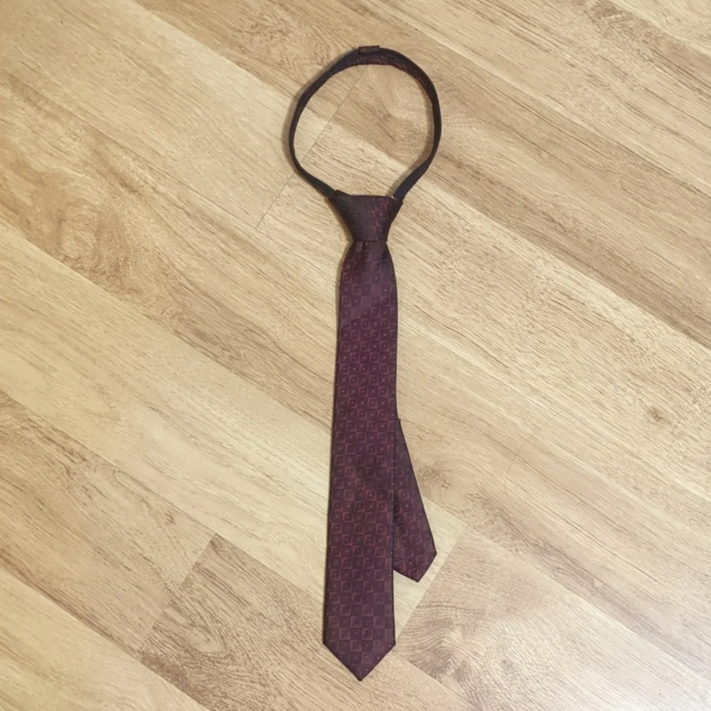 Van Heusen boy's tie *free if you buy 2 other items from my closet and bundle*